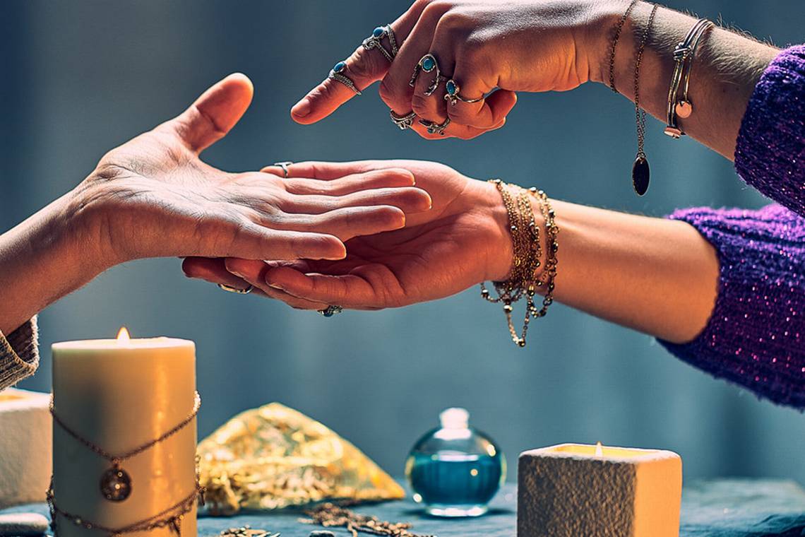 Read more about the article Difference Between a Psychic and Astrologer